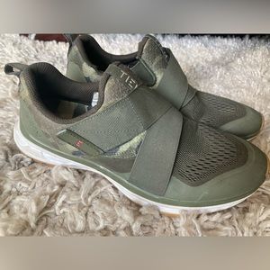 Tiem Women’a Cycling / Spin shoes 8.5 w/clips